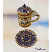 ราคา แก้วมัคหูช้างพร้อมจานรองและฝาปิด ลายเบญจรงค์ Traditional Mug 300 ml with elephant shaped handle lid and saucer handpainted by JJ Benjarong ลายเบญจรงค์ (12496657387)