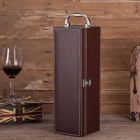 ราคา กล่องใส่ขวดไวน์ พร้อมชุดอุปกรณ์เสริมไวน์ 4 ชิ้น กล่องขวดไวน์ที่จับด้านบนหนัง PU ที่ทันสมัยสำหรับ ขวดไวน์มาตรฐาน 1 ขวด (20908911262)