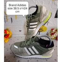 ราคา รองเท้าผ้าใบมือสองหนังกลับsize 38 5ยาว24cm ใส่ลำลอง (21286490683)