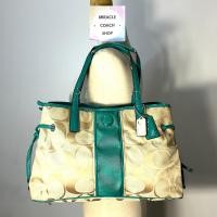 ราคา กระเป๋าถือ COACH แท้ ผ้าลาย SIGNATURE สายหนังแก้ว ใบใหญ่ ช่องเยอะ มีตำหนิที่สาย ลดราคาขาดทุน Clearance Coach 21949 Signature Stripe Carryall Handbag Jade Clearance (21190865354)