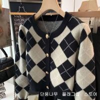 ราคา เสื้อคาร์ดิแกนถักสั้นลายสก๊อตสีดำ ขาวสำหรับแขนยาวอย่างเป็นทางการเสื้อยืดคอกลมและฤดูใบไม้ร่วง (18148074982)