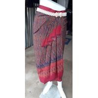 ราคา ผ้าไหมทรงสไบนาง ทรงสำเร็จรูปตามภาพ ผ้าถุงป้าย ผ้าไหม ไหมกาบแก้ว ผ้ามัดหมี่ห้าสี ไหมเทียม ผ้าถุงสำเร็จรูป (7826744017)