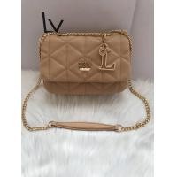 ราคา มีสินค้าพร้อมส่ง กระเป๋าสะพาย LYN ทรงกล่อง ด้านหน้ามีโลโก้แบรนด์โลหะ กระเป๋า LYN ทรงกล่องนมสายโซ่ (13631732088)