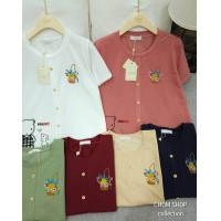 ราคา เสื้อยืดแฟชั่น ป้าย Chom อก 42 ยาว 25 ผ้ายืด ผ้าเด้งเกาหลี คอกลม แขนสั้น งานปักลายสวยๆ แต่กระดุมหลอกด้านหน้า เสื้อใส่แบบสวมหัว ดีเทลสวย ดูดี เนื้อผ้าดีมาก ผ้านุ่ม ใส่สบาย ไม่ร้อน ไม่ต้องรีด สีตามรูป อ
