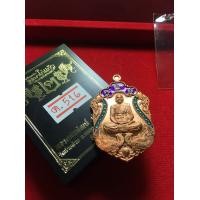 ราคา หลวงพ่อพัฒน์แท้ หลวงพ่อพัฒน์ วัดห้วยด้วน รุ่นพญาไก่แก้ว เนื้อทองแดง ซุ้มม่วง ขอบเขียว พร้อมกล่อง สภาพสวย รับประกันพระแท้ (7862388953)