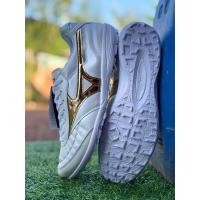 ราคา NEWใหม่ รองเท้าฟุตซอล พื้นเรียบ ร้อยปุ่ม รองเท้าฟุตบอล Mizuno made in Japan หนังวัวแท้ 100 สินค้าใช้เวลาเดินทาง 2 3 วันใส่ไม่ได้ใส่ไม่พอดีเปลี่ยนไซส์ให้พร้อมส่ง (18000798312)