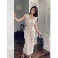 ราคา สินค้าใหม่พร้อมส่ง เดรสไหมพรมยาวผ้าร่องเนื้อผ้านุ่ม แขนกุดทรงหลวมเรีบยหรู มีเชือกผูกเอว (19651739632)