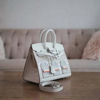 ราคา กระเป๋าหนังแท้ H Home bag อะไหล่สีเงินหรูหรา มีสายสะพายยาวปรับได้ พร้อมกุญแจ กระเป๋าหนังแท้ยิ่งใช้ยิ่งสวย (20109094442)