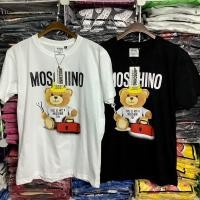 ราคา เสื้อยืด MOSCHINOหมีนั่ง เนื้อผ้าดีใส่สบายผลิตจากไทยจัดส่งไวมีบริการเก็บเงินปลายทาง (19883800454)