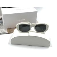 ราคา PRADA แว่นตากันแดด รุ่น SPR 17 WSF 142 White (21383808787)