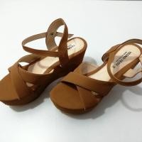 ราคา lin lin big shop รองเท้าส้นเตารีดหน้าไขว้รัดส้น รหัสyy207 (8765121784)