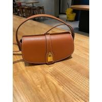 ราคา กระเป๋าถือ กระเป๋าสะพายข้าง ลิซ่า รุ่นหน้าล็อค Clutch On Strap สะพายได้กับทุกชุด มีหลายสีให้เลือก สินค้าในไทยพร้อมส่ง (14165202340)