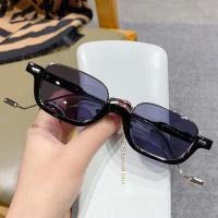 ราคา แว่นกันแดดกรอบสี่เหลี่ยมขนาดเล็กสไตล์เกาหลีสำหรับผู้หญิงและผู้ชายแฟชั่นแว่นตากันแดดกรอบครึ่งโลหะแว่นตาเฉดสีย้อนยุคสำหรับทุกเพศ (20708857511)