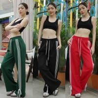 ราคา Bowy sweatpants 420 ฟรีส่ง น่ารักมากกก กางเกงขายาวทรงขากระบอก ดีเทลแต่งแถบด้านข้างสีขาวผูกโบว์สุดคิ้วท์ ขอบเอวสม็อคยางยืด มีเชือกรูดอย่างดี เนื้อผ้าดีมาก (20871952110)