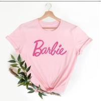 ราคา เสื้อยืดผู้หญิง Barbie เสื้อยืดผู้หญิง Barbie Graphic เสื้อยืด สีขาว ชมพู แดง ให้เลือก (20594724273)