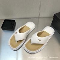 ราคา Double c small sweet bread flip flops in the summer of 2023 the new female coach clip toe flat beach shoes factory supply of goods (19698046245)