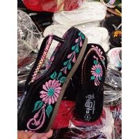 ราคา รองเท้ากำมะหยี่ส้นเตารีดปักดอกไม้ (17136755918)