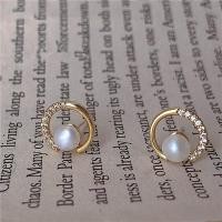 ราคา ต่างหูไข่มุกกลมทันสมัยสวยงามต่างหูรูปตัวซีประดับพลอยเทียมต่างหูเม็ดกลมสำหรับผู้หญิงของขวัญเครื่องประดับหูคริสตัลทรงเรขาคณิต (10891728780)