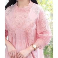 ราคา เสื้อคอปีนแขนสี่ส่วนประดับลูกไม้แต่งซีทรู เสื้อประดับลูกไม้ เสื้อคอปีนแต่งลูกไม้ รุ่น กาสะลอง สีครีม ชมพู ขาว L XL 2XL 3XL จำนวน 1 ตัว เสื้อเชิ้ตคอปีนแขนสี่ส่วนประดับลูกไม้ ด้านหน้าจับจีบตีเกล็ด สีพื้