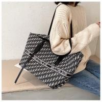 ราคา กระเป๋าสะพายไหล่ ผ้าปักลายมีซิป งานสวย งานดี ใบใหญ่ ใส่ของได้เยอะ (16851708607)