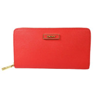 ราคา กระเป๋าสตางค์ DKNY แท้ พร้อมกล่อง กระเป๋าสตางค์ใบยาวซิปรอบ หนังฟอกแบบกันรอยขีดข่วน ใส่ธนบัตรได้ ไม่ต้องพับ DKNY Saffiano Leather Zip Around Wallet Red (21336996109)