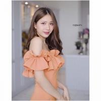 ราคา TW11284 เดรสปาดไหล่ระบายผ่าหน้า (7638381038)