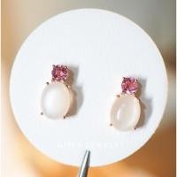 ราคา ต่างหูสีหวานพลอยพิ้งค์ทัวมาลีนกับมูนสโตน ต่างหูแฟชั่นมินิมอล เรียบหรู (20360781167)