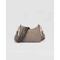 ราคา Prada Leather shoulder bag (21228388038)