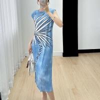 ราคา Issey Miyake 2023 การค้าต่างประเทศชุดเดรสมิยาเกะสำหรับผู้หญิงชุดเดรสทรงเข้ารูปดูผอมดูผอมดูดีมีจีบพิมพ์ลายระดับไฮเอนด์แบบใหม่ฤดูร้อน (19876706657)