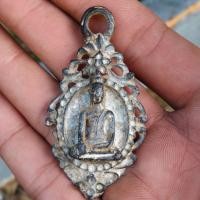 ราคา พระกรุวังหน้า พิมพ์พระชัยยอดธง หลังสมเด็จโต (12798295935)