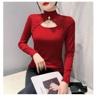 ราคา YIMEI เสื้อผู้หญิงสีแดงสไตล์เกาหลี2023ฤดูใบไม้ร่วง ฤดูหนาวสไตล์ตะวันตกเสื้อครึ่งตัวลูกไม้กลวงครึ่งคอสูงเสื้อซับในแขนยาว (20372840375)