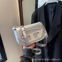 ราคา กระเป๋าดีเซลกริ๊งกระเป๋าสีชมพูดีไซน์เฉพาะกลุ่มกระเป๋าสะพายข้างสะพายไหล่สีเงินสไตล์สาวพันปีเครื่องเทศ (20509162904)