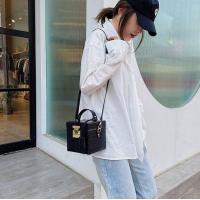 ราคา Croco Box BAG กระเป๋าทรงกล่องถือ ปั้มลายสุดเก๋ กระเป๋าสะพาย กระเป๋าถือ กระเป๋าสะพายข้าง กระเป๋าแฟชั่น ใช้ได้ทุกวัน ทรงสวยเกาหลีสไตล์น่ารัก (9655275901)