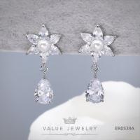 ราคา ต่างหูแป้น ฝังคริสตัล ทรงมาคี ลายดอกไม้ ประดับไข่มุก เพิ่มติ้งเพชรหยดน้ำ สวย ตุ้มหู เครื่องประดับ ER0539 ValueJewelry (18436375864)