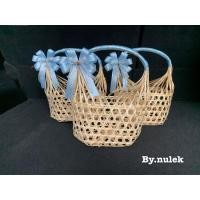 ราคา ชะลอม ตะกร้าสานไม้ไผ่ฐานหกเหลี่ยม ขนาด5x8 นิ้ว ตกแต่งริบบิ้นสีฟ้าพาสเทล (16212603643)