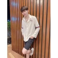 ราคา เสื้อเชิ้ตแขนยาว เสื้อแฟชั่น คอปกกระดุมหน้า แต่งแถบข้างผ้าไหมอิตาลี อกฟรีไซร 36 42 ใส่ได้ทั้งหญิงและชายจร้า มี2สีขาว ดำ (21162559142)