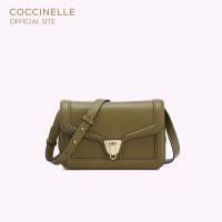 ราคา COCCINELLE กระเป๋าสะพายผู้หญิง รุ่น MARVIN TWIST CROSSBODY BAG 150101 สี LODEN (21017663857)