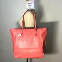 ราคา กระเป๋าถือ COACH แท้ หนังแท้ มีตำหนิ หนังมีรอย ลดราคาขาดทุน COACH 23821 NORTH SOUTH CITY TOTE CORAL Clearance (21181799065)