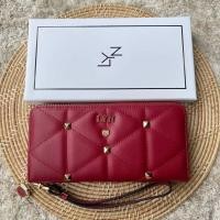 ราคา กระเป๋าสตางค์ใบยาว lyn หน้าหมุด ซิบรอบ พร้อมกล่อง มีสายคล้อง (20919715291)