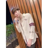 ราคา เสื้อเชิ้ตแขนยาว เสื้อแฟชั่น คอปกกระดุมหน้า แต่งแถบข้างผ้าไหมอิตาลี อกฟรีไซร 36 42 ใส่ได้ทั้งหญิงและชายจร้า มี2สีขาว ดำ (21162559144)