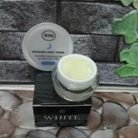 ราคา White Essence Cream By SUPARA ไวท์เอสเซนส์ ครีมทากลางคืน ขนาด 10 กรัม (5314046230)