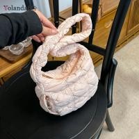 ราคา NEW แฟชั่นผู้หญิงกระเป๋าสะพาย 2023 Carlyn Bag เย็บปักถักร้อยเมฆจีบกระเป๋าใต้วงแขนควิลท์สบาย ๆ สีไนล่อนออกแบบกระเป๋าถือ (20154066302)