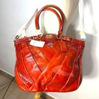 ราคา กระเป๋าถือ COACH แท้ มีสายยาว หนังแก้วแบบนิ่ม มีตำหนิ สีหนังไม่สม่ำเสมอ ลดราคาขาดทุน COACH 21299 MADISON DIAGONAL PATENT LINDSEY SATCHEL Ruby Clearance (21185171787)
