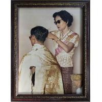 ราคา กรอบรูปกระจกพร้อมภาพมงคล สมเด็จย่าทรงตัดพระเกศา ในหลวง ร 9 ขนาด 18 23 นิ้ว (17160746153)