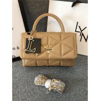 ราคา กระเป๋าถือ LYN 9 รุ่น Triton Top Handbag พร้อมสายสะพายยาว (13662698287)