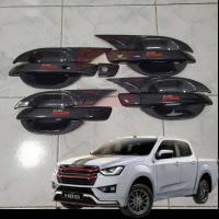 ราคา เบ้าปีกแหลมกันรอยประตู มือจับแคปล่า โลโก้สีแดง สะท้อนแสง Isuzu D Max 2020 ปัจจุบัน รถ 4 ประตูกันรอย D max อุปกรณ์แต่งรถdmax ของแต่ง isuzu (18458284784)