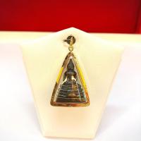 ราคา จี้หลวงพ่อโสธร สีทอง พระแท้รุ่น10ทรงสามเหลี่ยม สำหรับสร้อย 1 2บาท เลี่ยมทองคำแท้90 กันน้ำมีใบรับประกัน (10406821603)