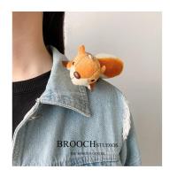 ราคา เข็มกลัด ติดเสื้อ มีตุ๊กตาน่ารัก ติดกระเป๋า เกร๋ๆ Brooch cute พร้อมสายห้อย สินค้าพร้อมส่ง (17825222264)