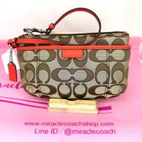 ราคา กระเป๋าคล้องมือ COACH แท้ ผ้าลาย Signature มีสายคล้องมือหนัง ขนาดกลาง มีตำหนิ ลดราคาล้าง stock COACH 49467 SIGNATURE MEDIUM WRISTLET CLEARANCE (21291247407)