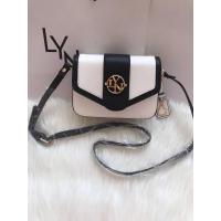 ราคา กระเป๋าสะพายข้าง LYN crossbody รุ่นใหม่ สายปรับได้ สินค้าในไทยพร้อมส่ง (13433460293)